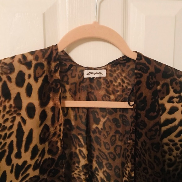 NWOT Leopard print sheer shawl. 💐promo 5 items / $50. Add to ur bundle - Picture 4 of 7